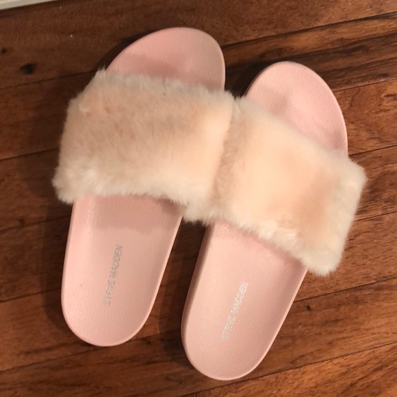 STEVE MADDEN PINK SLIDES - Picture 1 of 2